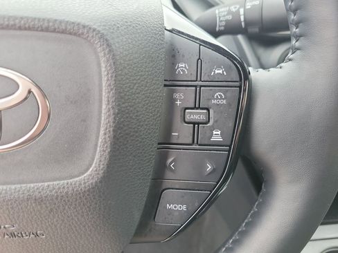 Used 2024 Toyota Prius XLE AWD/4WD image 16
