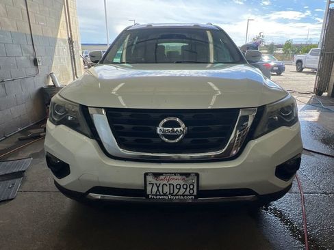 Used 2017 Nissan Pathfinder SV w/ Cargo Package FWD image 3