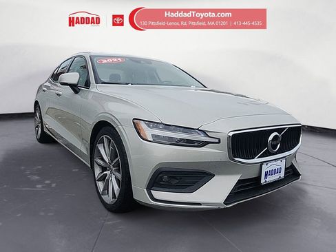 Used 2021 Volvo S60 T6 Momentum image 7