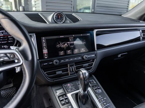 Certified 2021 Porsche Macan image 29