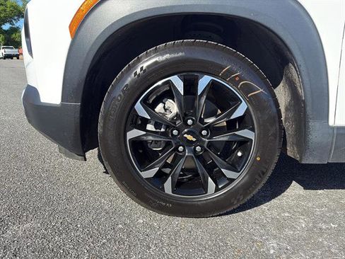 Used 2022 Chevrolet TrailBlazer LT w/ Convenience Package FWD image 9