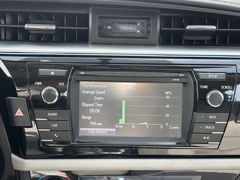 Used 2015 Toyota Corolla LE image 19