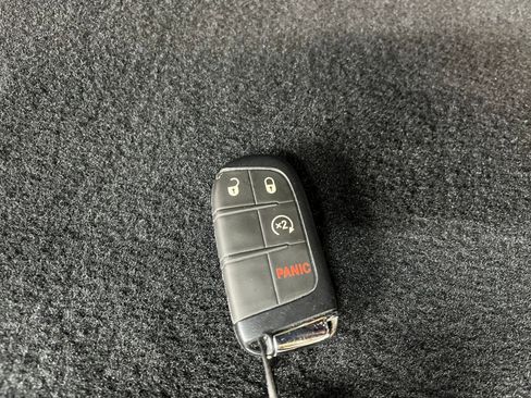 Used 2025 Jeep Compass Limited image 25