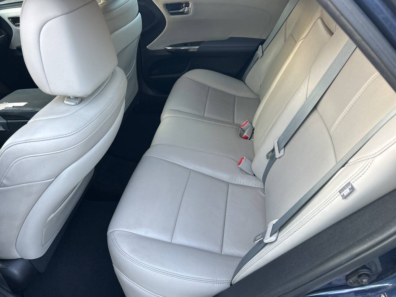 Used 2015 Toyota Avalon XLE w/ Preferred Accessory Package FWD image 12