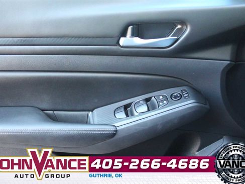 Used 2025 Nissan Altima 2.5 SV image 27