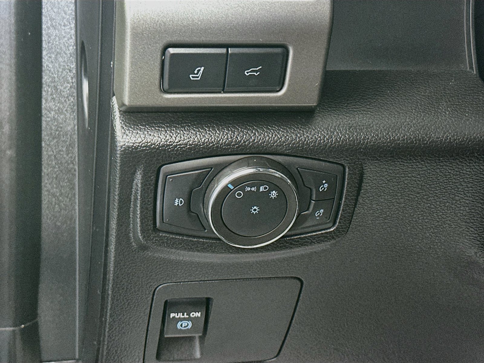 Used 2020 Ford Expedition XLT w/ Equipment Group 202A RWD image 10
