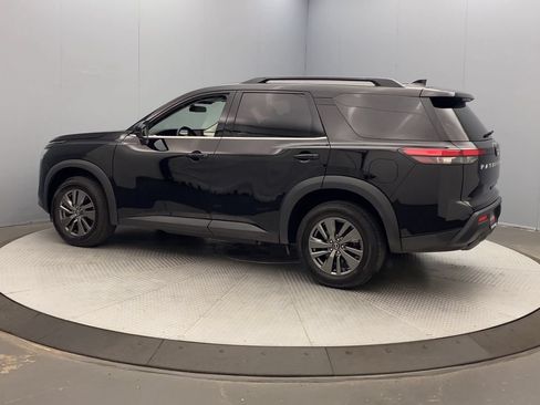 Used 2023 Nissan Pathfinder SV AWD/4WD image 2