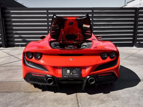 Used 2022 Ferrari F8 Tributo image 27