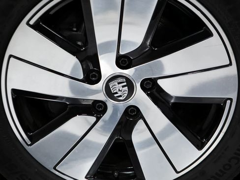 Certified 2023 Porsche Taycan 4 Cross Turismo image 11