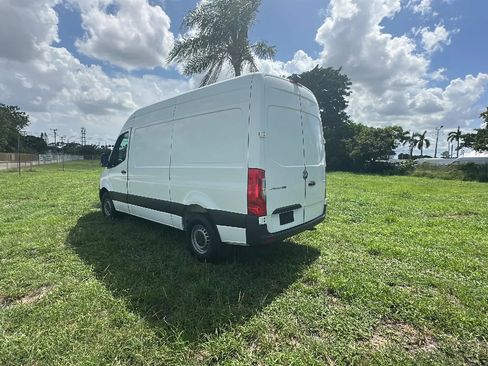 Used 2021 Mercedes-Benz Sprinter 1500 image 4