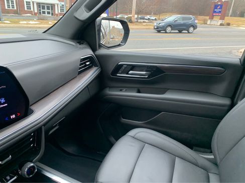 Used 2025 Chevrolet Tahoe Z71 image 22