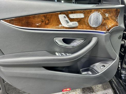 Used 2019 Mercedes-Benz E 300 4MATIC w/ Driver Assistance Package image 10