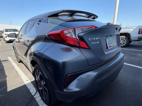 Used 2018 Toyota C-HR XLE FWD image 4