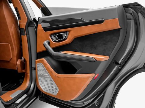 Used 2022 Lamborghini Urus image 43