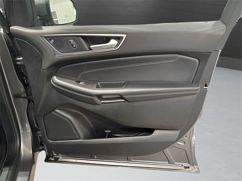 Used 2024 Ford Edge Titanium image 35