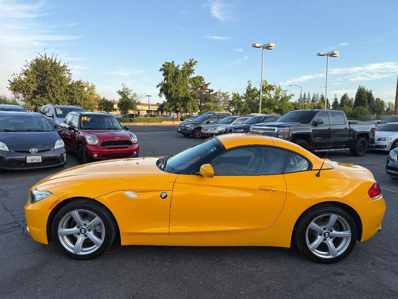 Used 2012 BMW Z4 sDrive28i w/ Exclusive Citrus Yellow Pkg RWD image 22