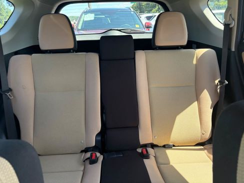 Used 2017 Toyota RAV4 XLE FWD image 19