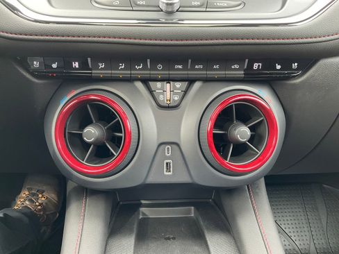 Used 2024 Chevrolet Blazer RS w/ Enhanced Convenience Package image 9