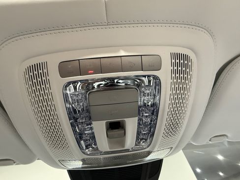 Used 2024 Mercedes-Benz Maybach GLS 600 4MATIC image 31