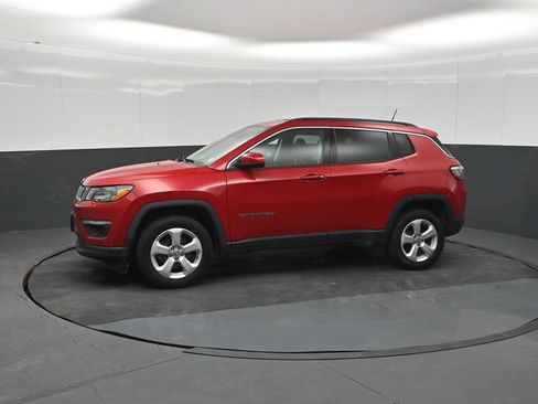 Used 2019 Jeep Compass Latitude w/ Popular Equipment Group AWD/4WD image 4