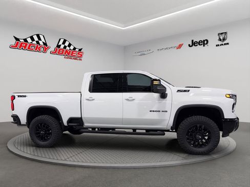 Used 2025 Chevrolet Silverado 2500 LTZ w/ LTZ Plus Package image 12