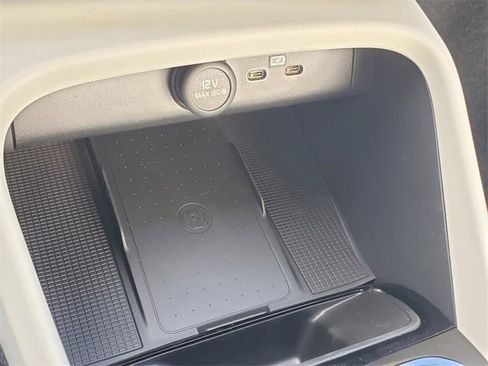 New 2026 Volvo XC40 B5 Ultra w/ Protection Package Premier image 24