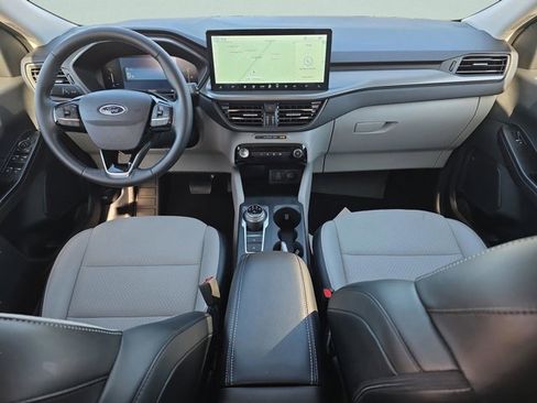 Used 2025 Ford Escape SE image 8