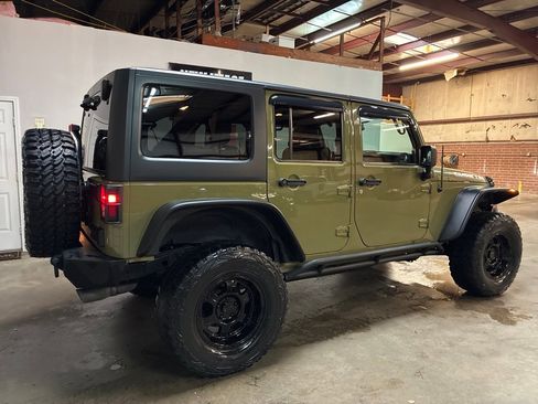 Used 2013 Jeep Wrangler Unlimited Rubicon image 7