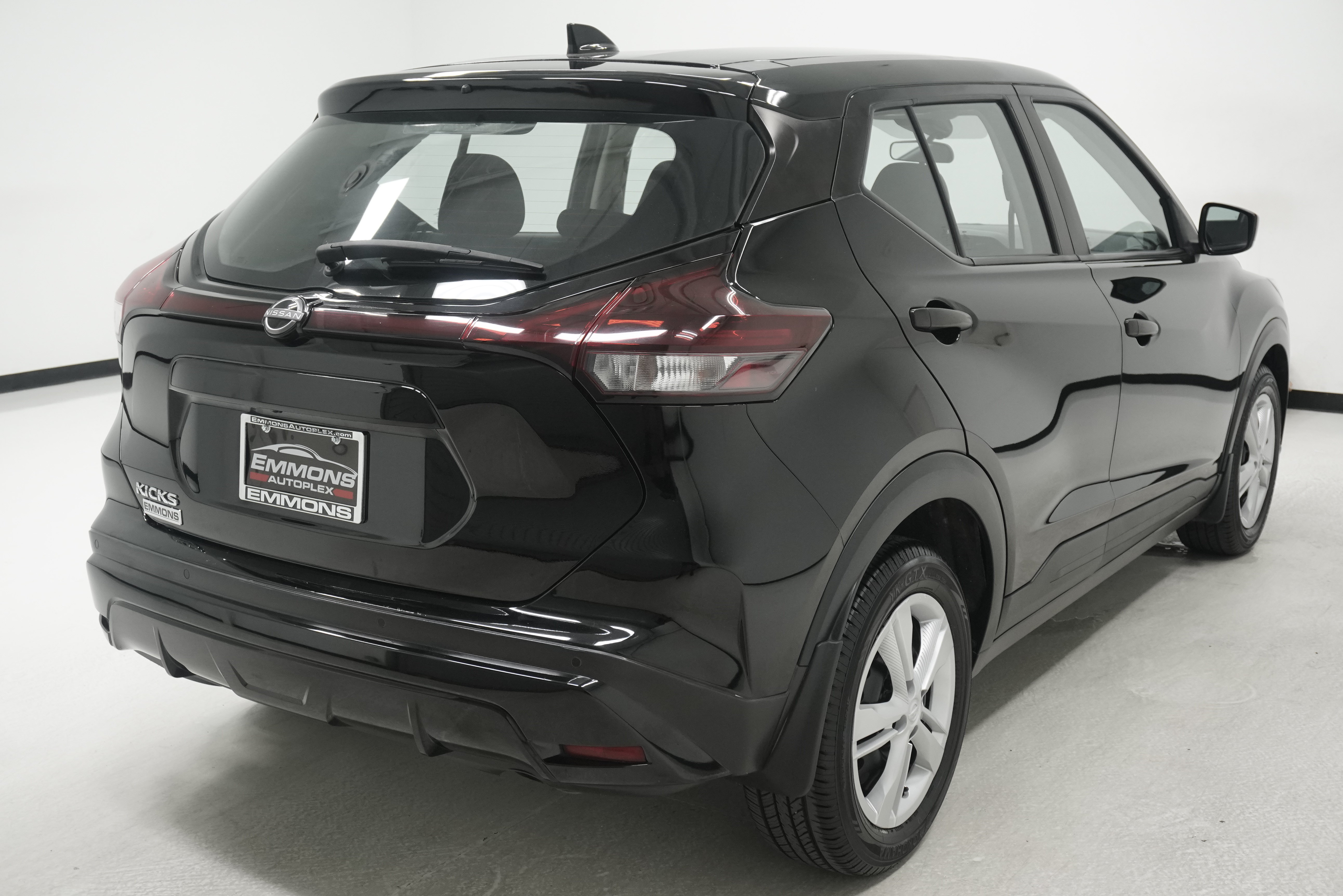 Used 2023 Nissan Kicks S FWD image 4