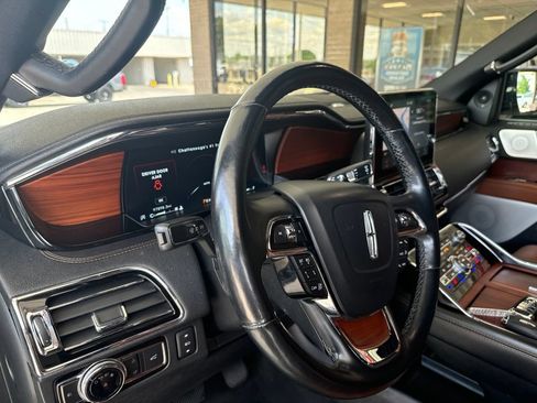 Used 2020 Lincoln Navigator Reserve w/ Luxury Package AWD/4WD image 9