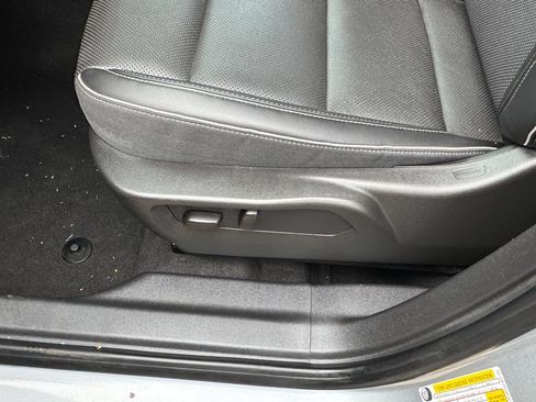 Used 2023 Buick Envision Essence AWD/4WD image 18