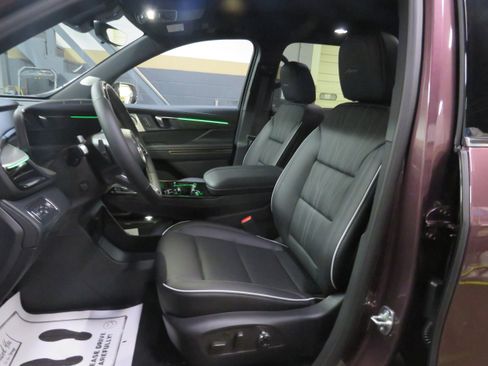 New 2026 Buick Enclave Avenir image 13