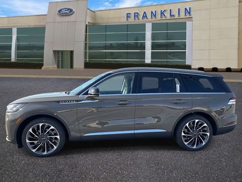 New 2026 Lincoln Aviator Reserve image 4
