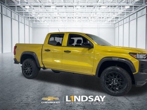 Used 2023 Chevrolet Colorado Trail Boss w/ Technology Package image 3