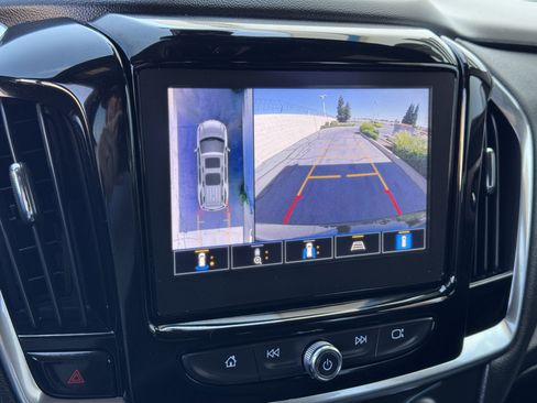 Certified 2023 Chevrolet Traverse LT w/ Rear Camera Mirror Package image 23