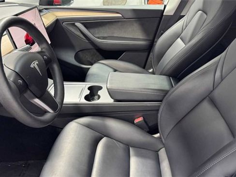 Used 2023 Tesla Model Y Long Range image 19