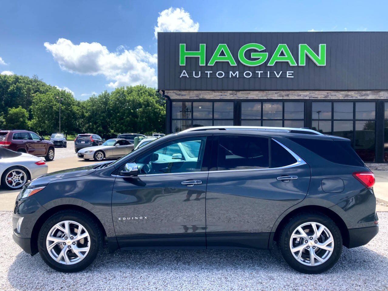 Used 2018 Chevrolet Equinox Premier w/ LPO, Cargo Package FWD image 1