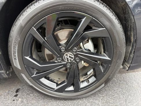 Certified 2025 Volkswagen Jetta SE w/ Sunroof Package FWD image 31