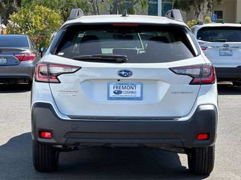 Used 2025 Subaru Outback Premium image 5