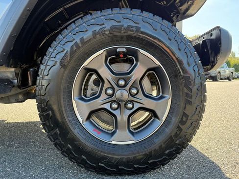 Used 2020 Jeep Gladiator Rubicon w/ Cold Weather Group AWD/4WD image 9