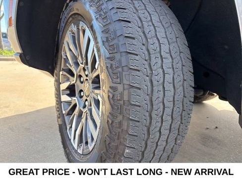 Used 2025 Chevrolet Suburban Z71 image 20