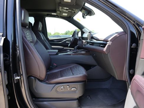 Used 2022 Cadillac Escalade Sport Platinum w/ Heavy-Duty Trailer Package AWD/4WD image 24