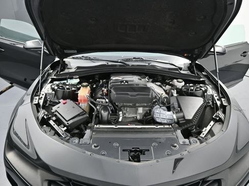 Used 2023 Chevrolet Camaro LT RWD image 5