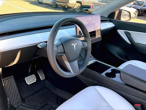 Used 2021 Tesla Model Y Long Range image 17