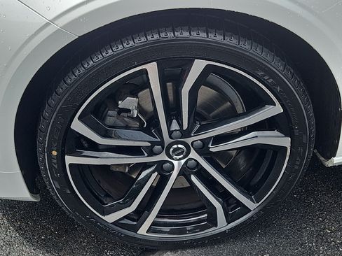 Used 2022 Volvo S90 B6 R-Design w/ Advanced Package AWD/4WD image 4