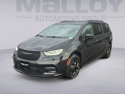 Used 2024 Chrysler Pacifica Premium