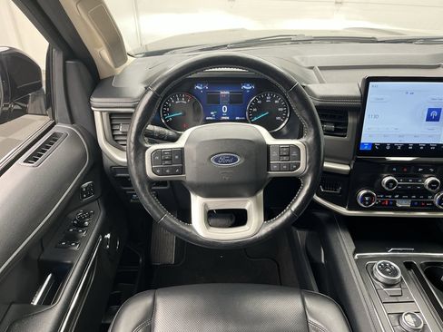 Used 2023 Ford Expedition XLT image 16
