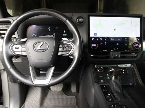 Used 2024 Lexus GX 550 w/ Accessory Package (2T) AWD/4WD image 31