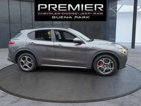 Used 2022 Alfa Romeo Stelvio Ti image 9