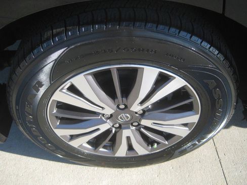 Used 2020 Nissan Pathfinder S image 8